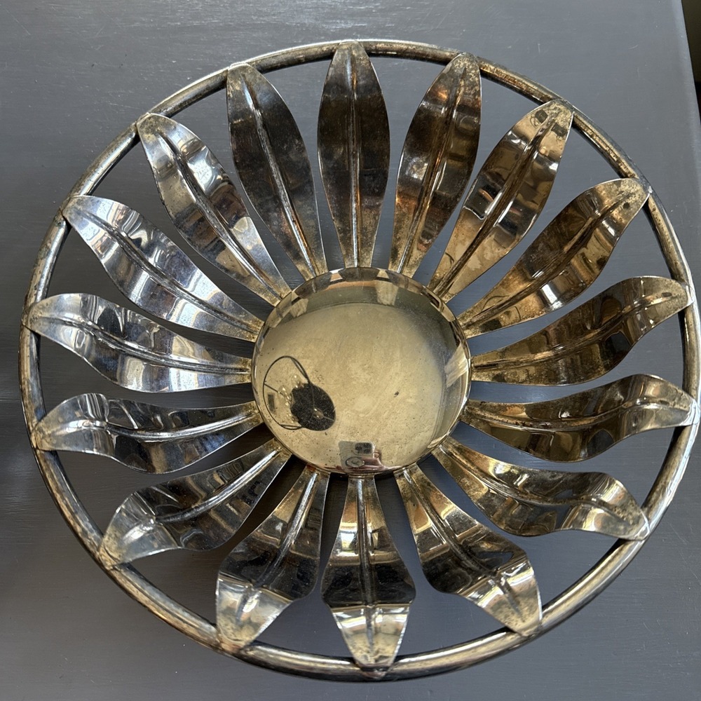 Vintage‎  Silver Plate Sunflower Bowls Set 2 Stackable Fruit Bread Bowl